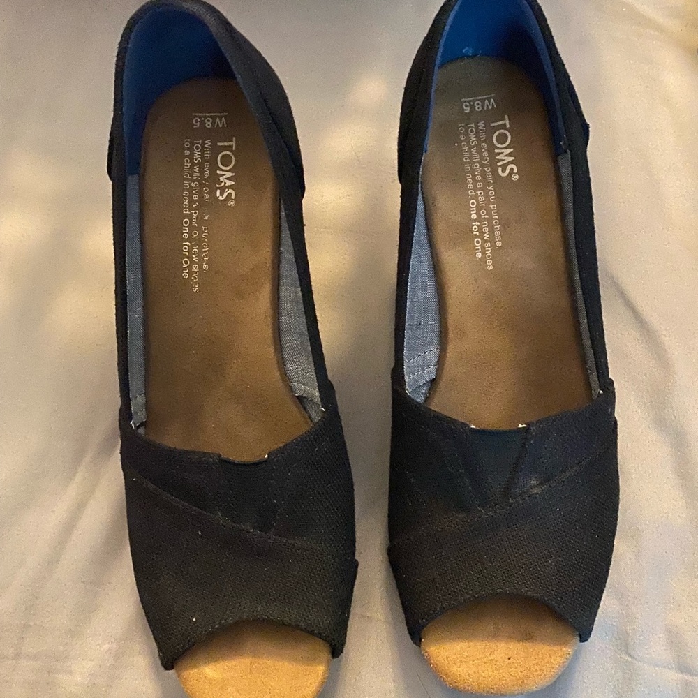 Toms wedges size 8.5 black color